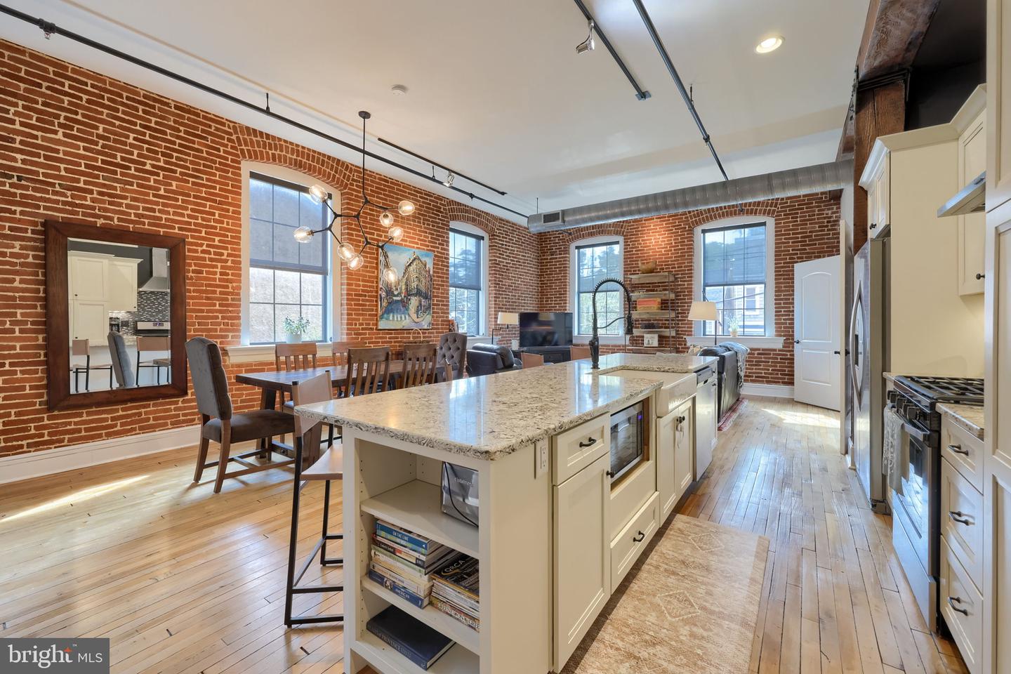 317 N Mulberry St #201 Property Photo 4