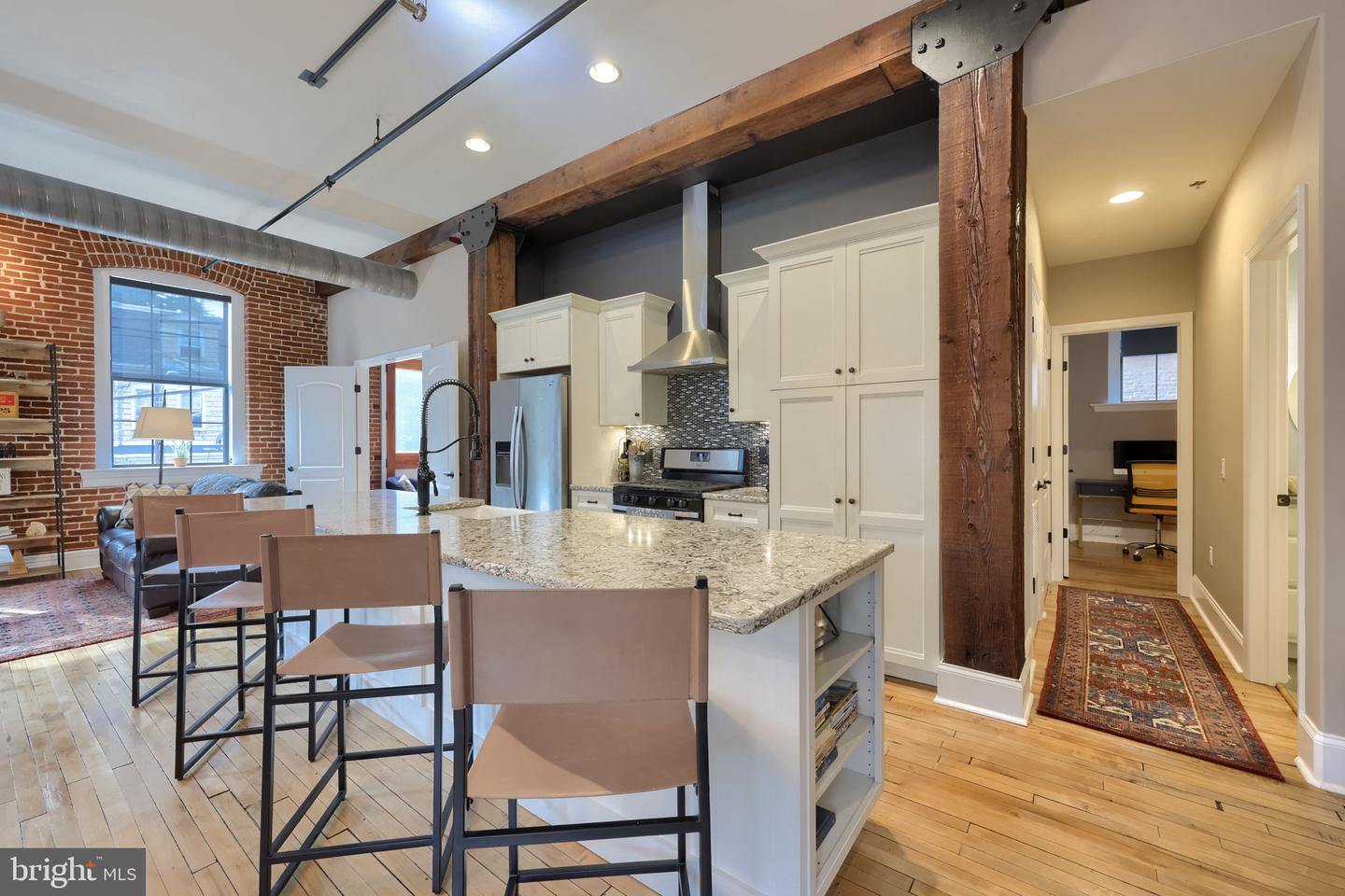 317 N Mulberry St #201 Property Photo 6