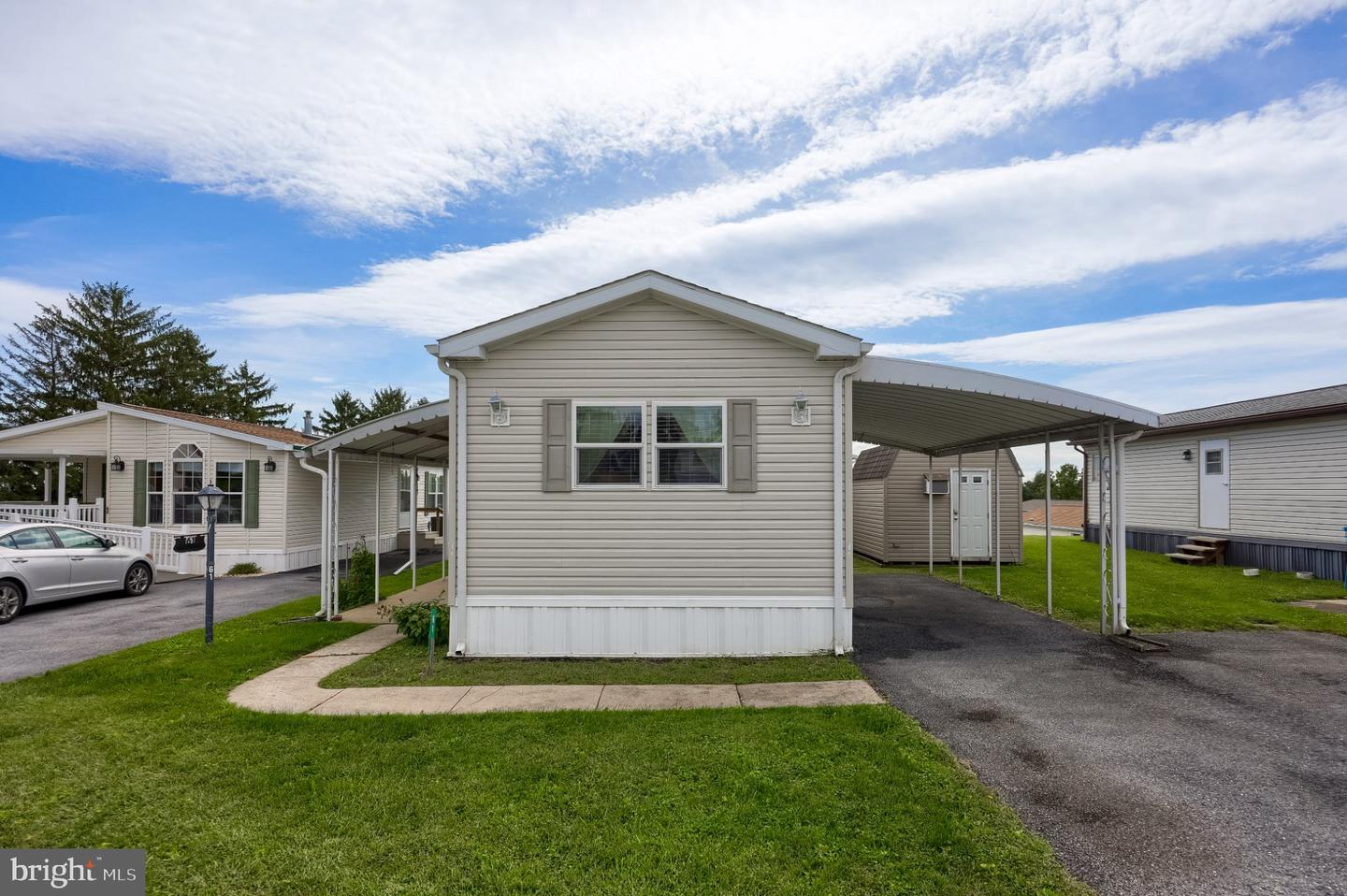 61 RIDGEWOOD MNR Property Photo 1