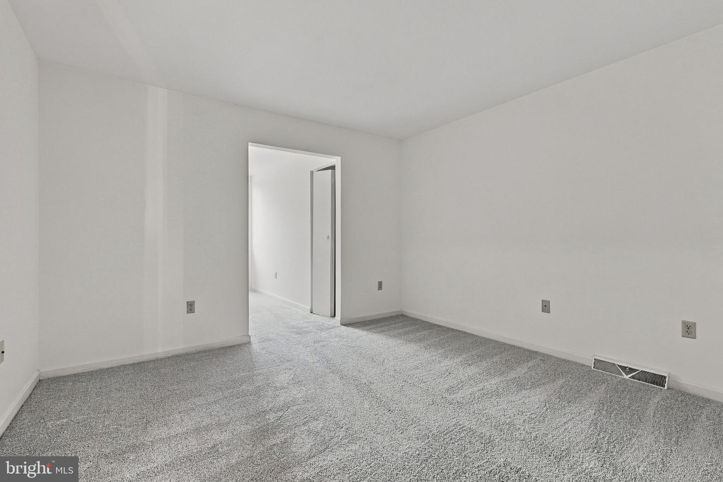 110 Greenview Dr Property Photo 25