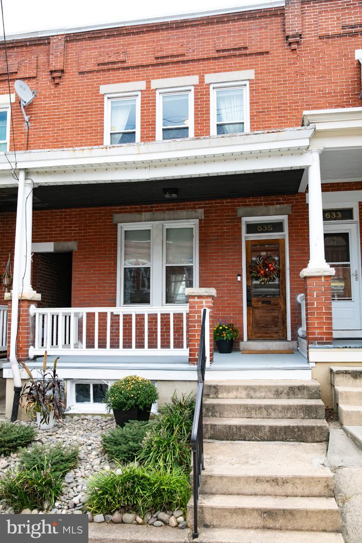 635 N PINE ST Property Photo 1