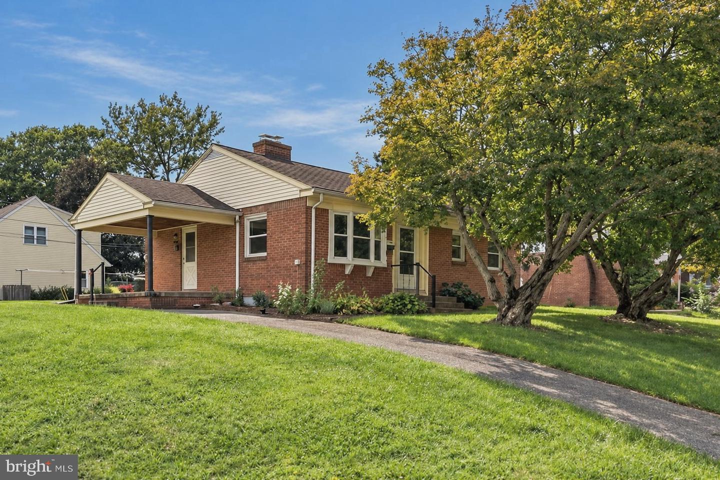 2240 New St Property Photo 1