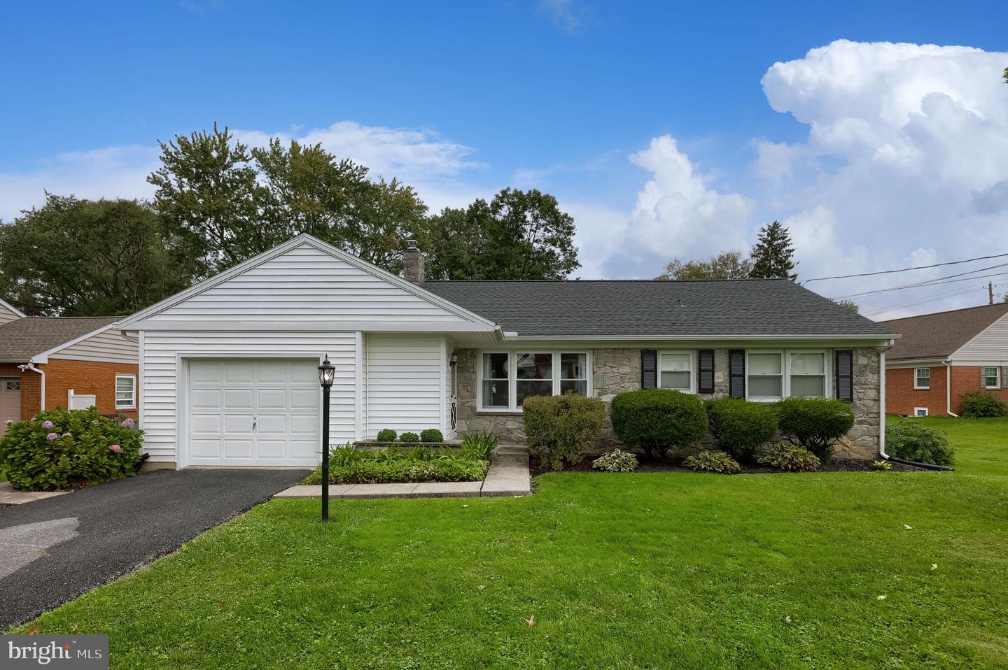 2197 Veumont Dr Property Photo 1
