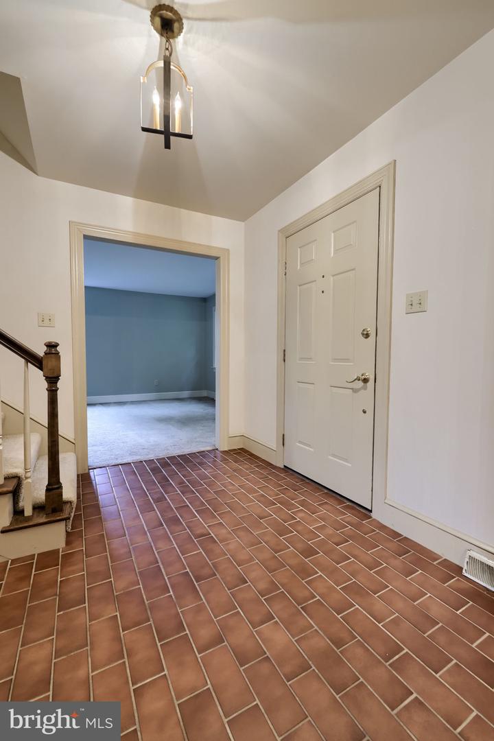 526 Ashton Pl Property Photo 4