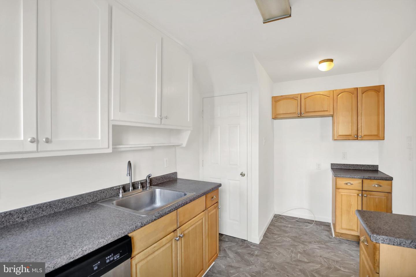 555 Burrowes Ave Property Photo 12
