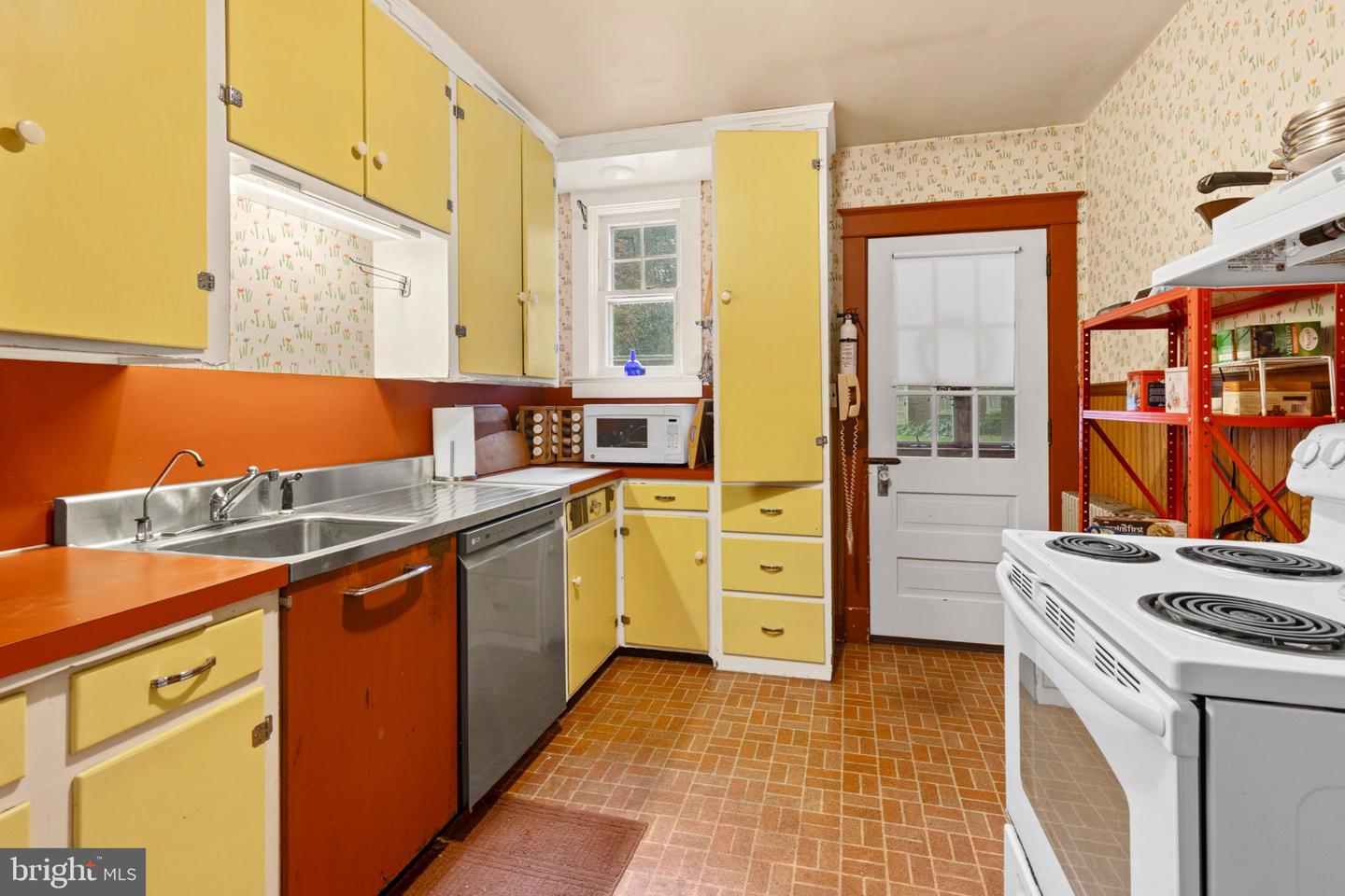 647 State St Property Photo 12
