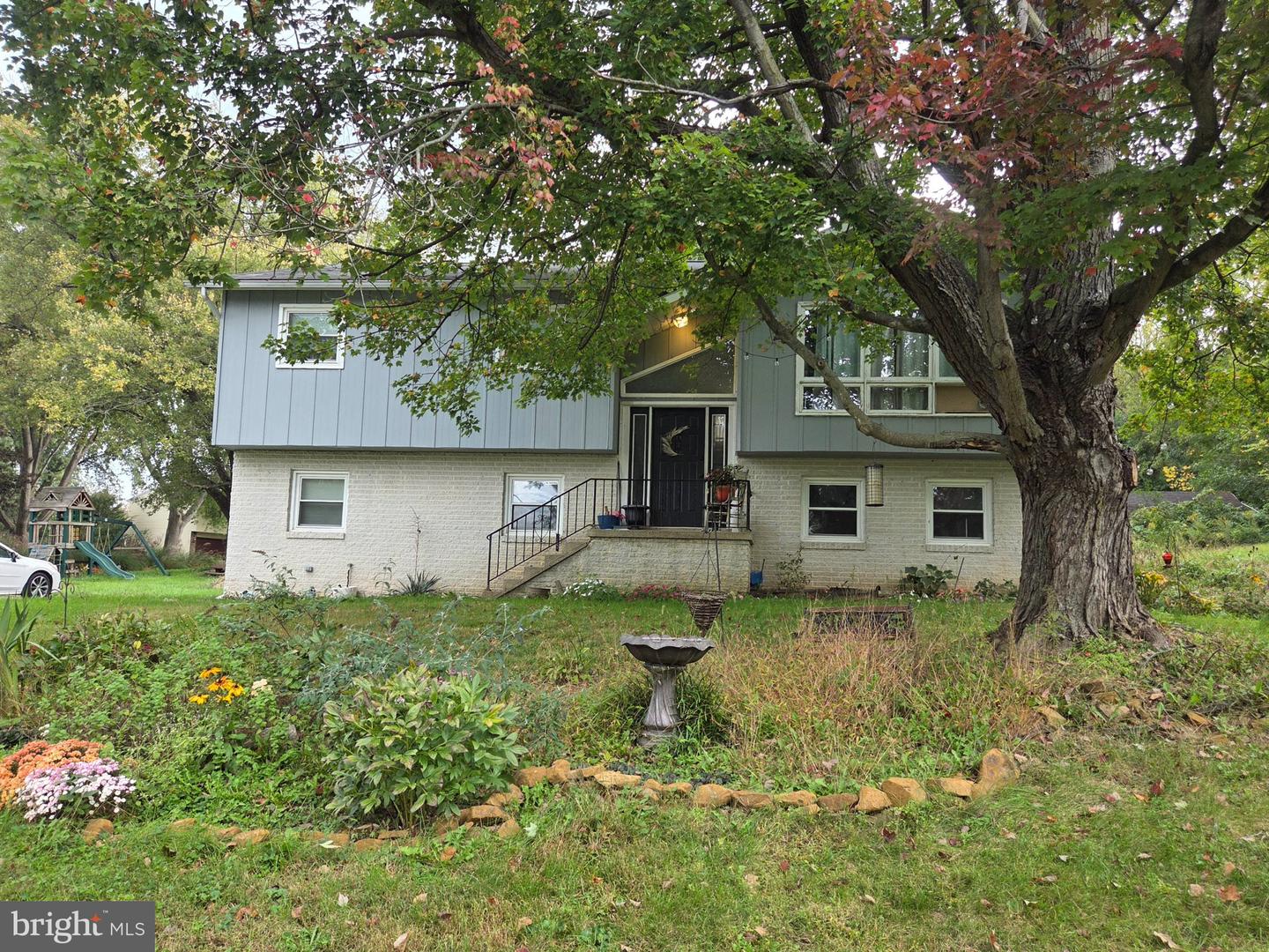372 ECKMAN RD Property Photo 1