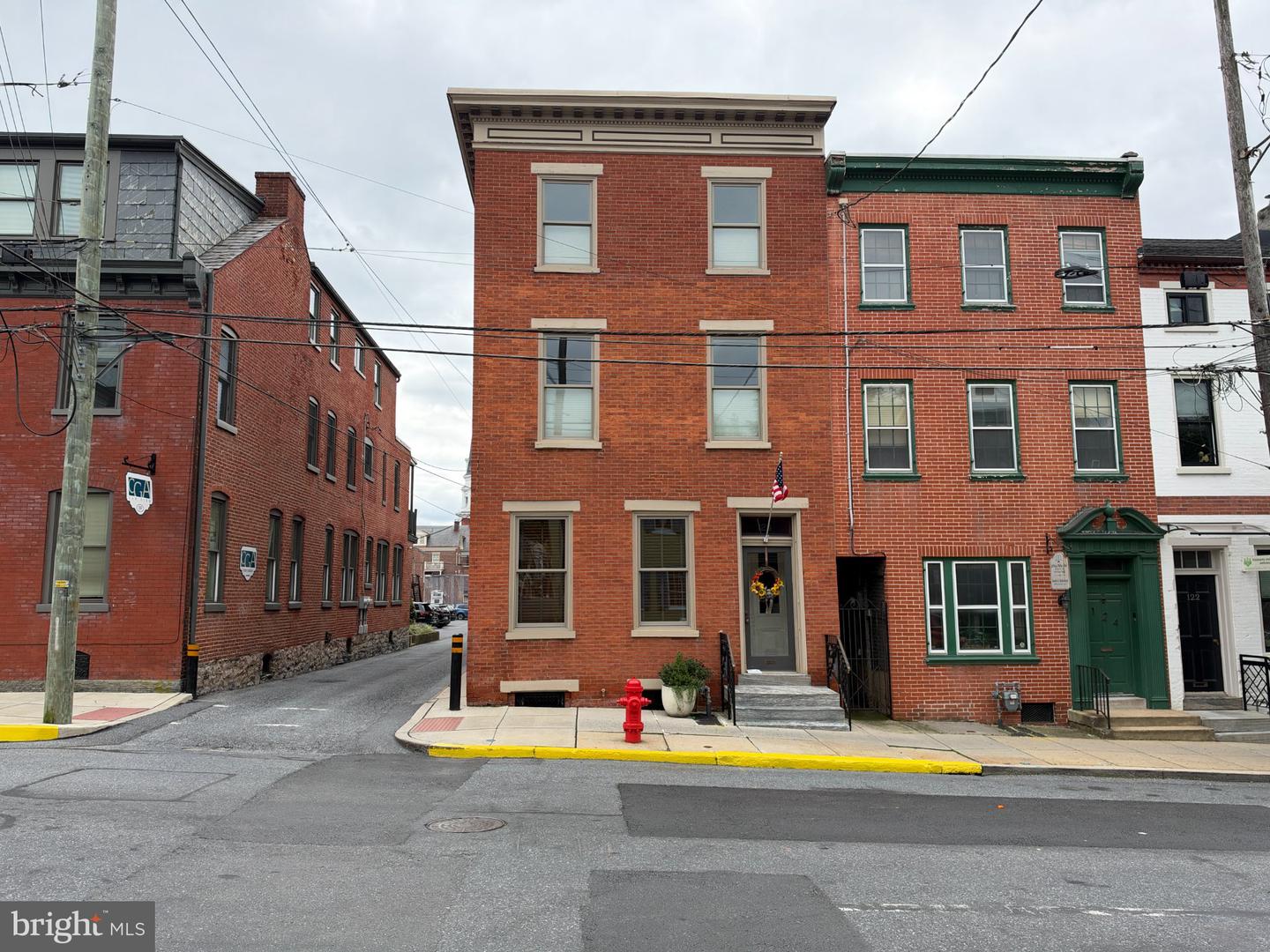 126 E CHESTNUT ST Property Photo 1