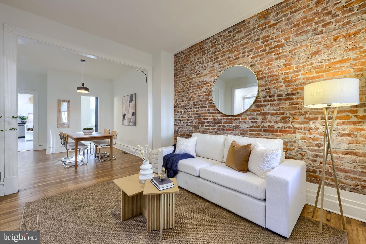 514 W King St Property Photo 3