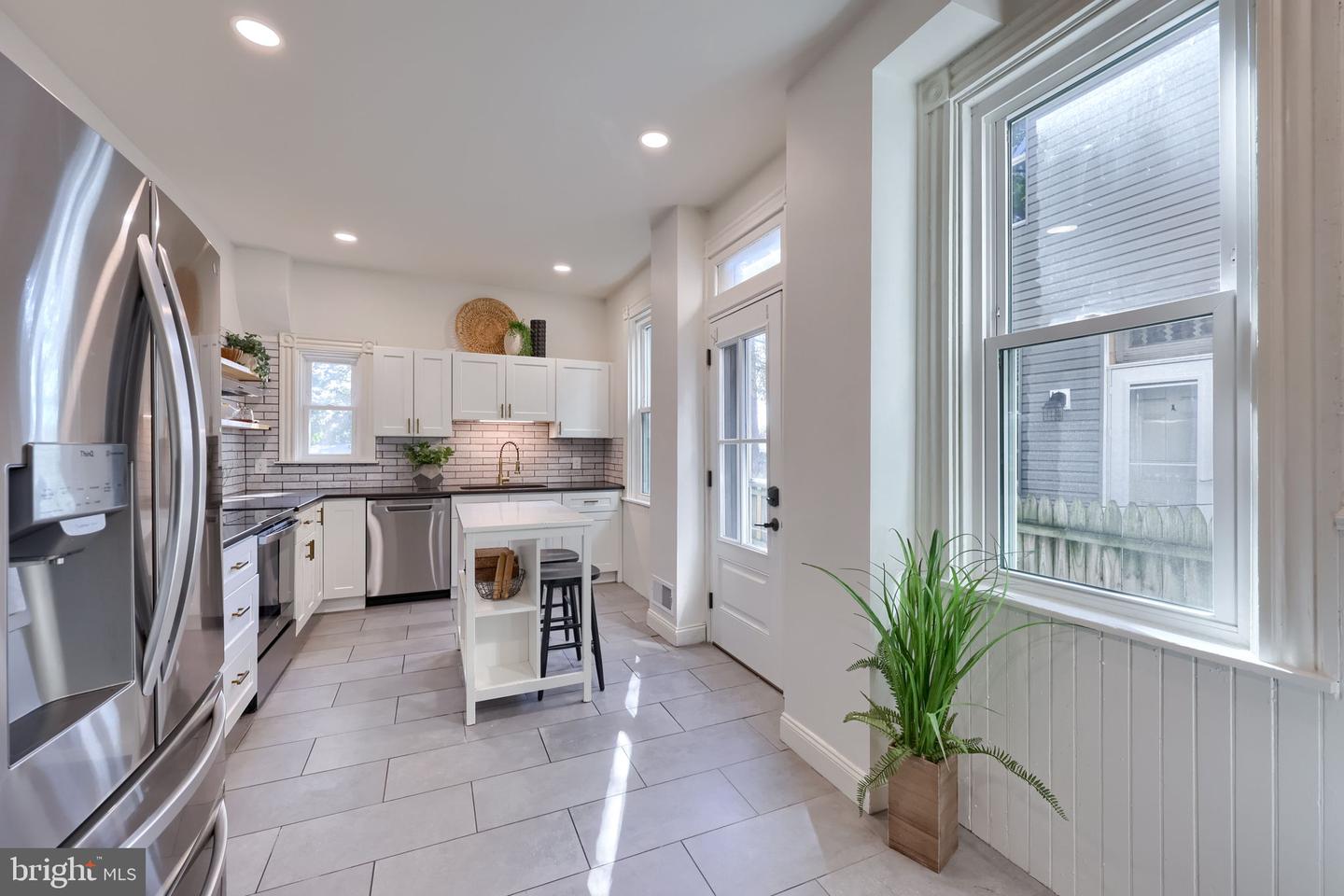 514 W King St Property Photo 18