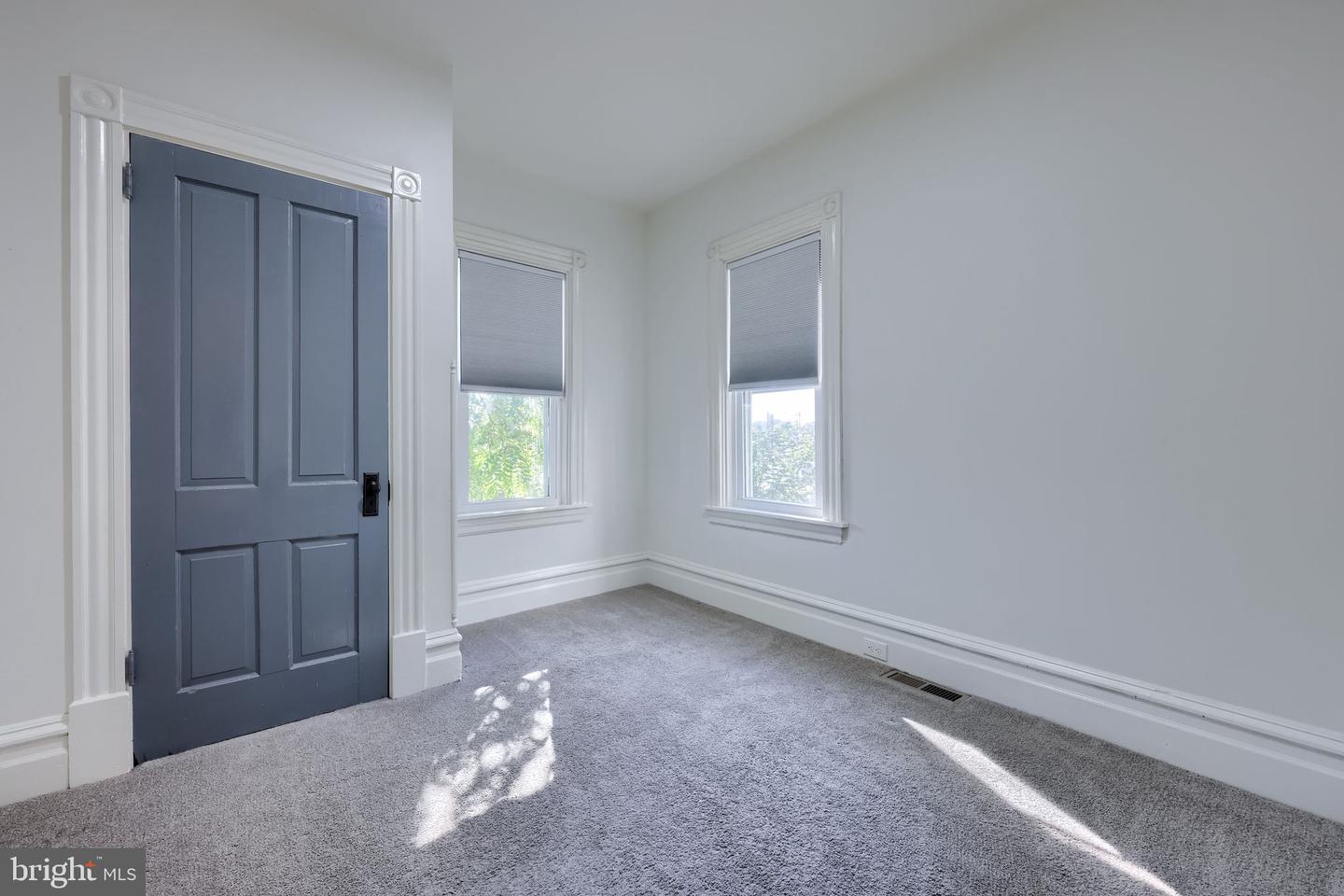 514 W King St Property Photo 28