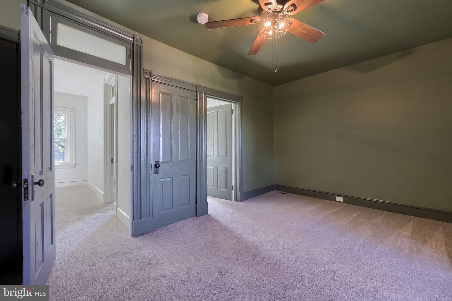 514 W King St Property Photo 44
