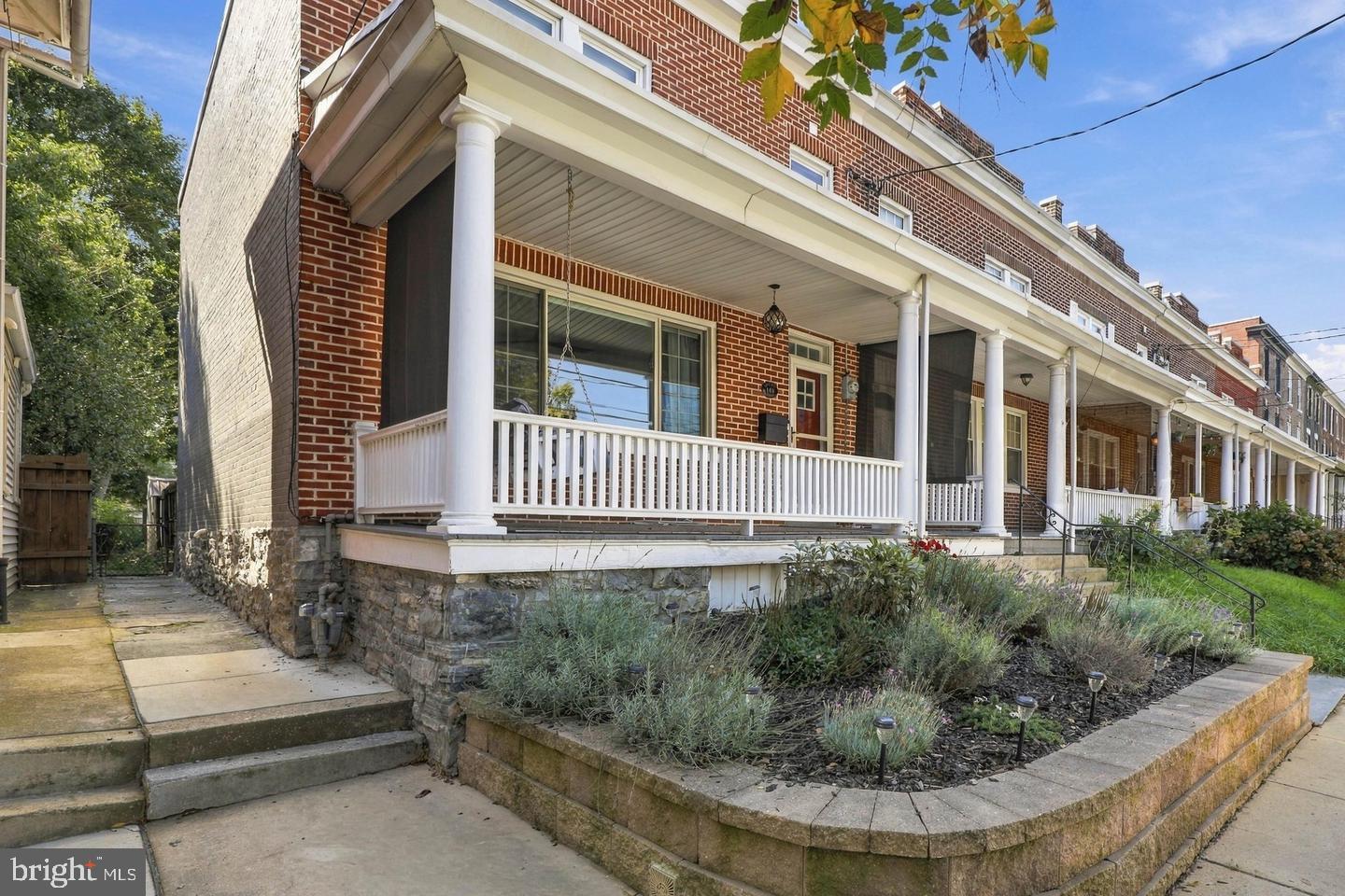 148 E Ross St Property Photo 3