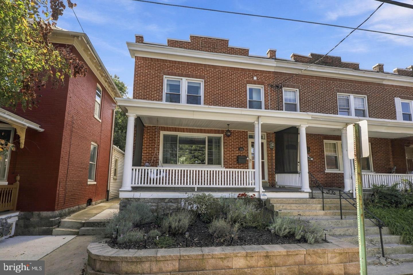 148 E Ross St Property Photo 4