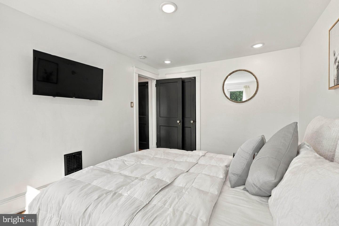 148 E Ross St Property Photo 30