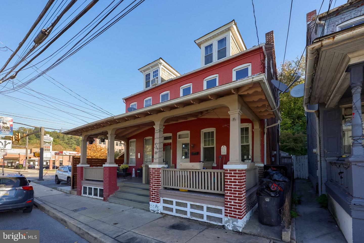 447 3rd St Property Photo 2