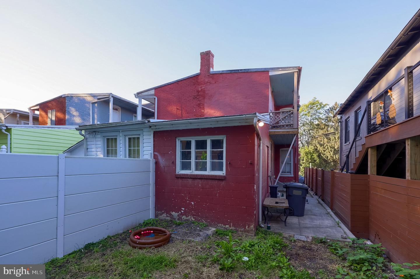 447 3rd St Property Photo 4
