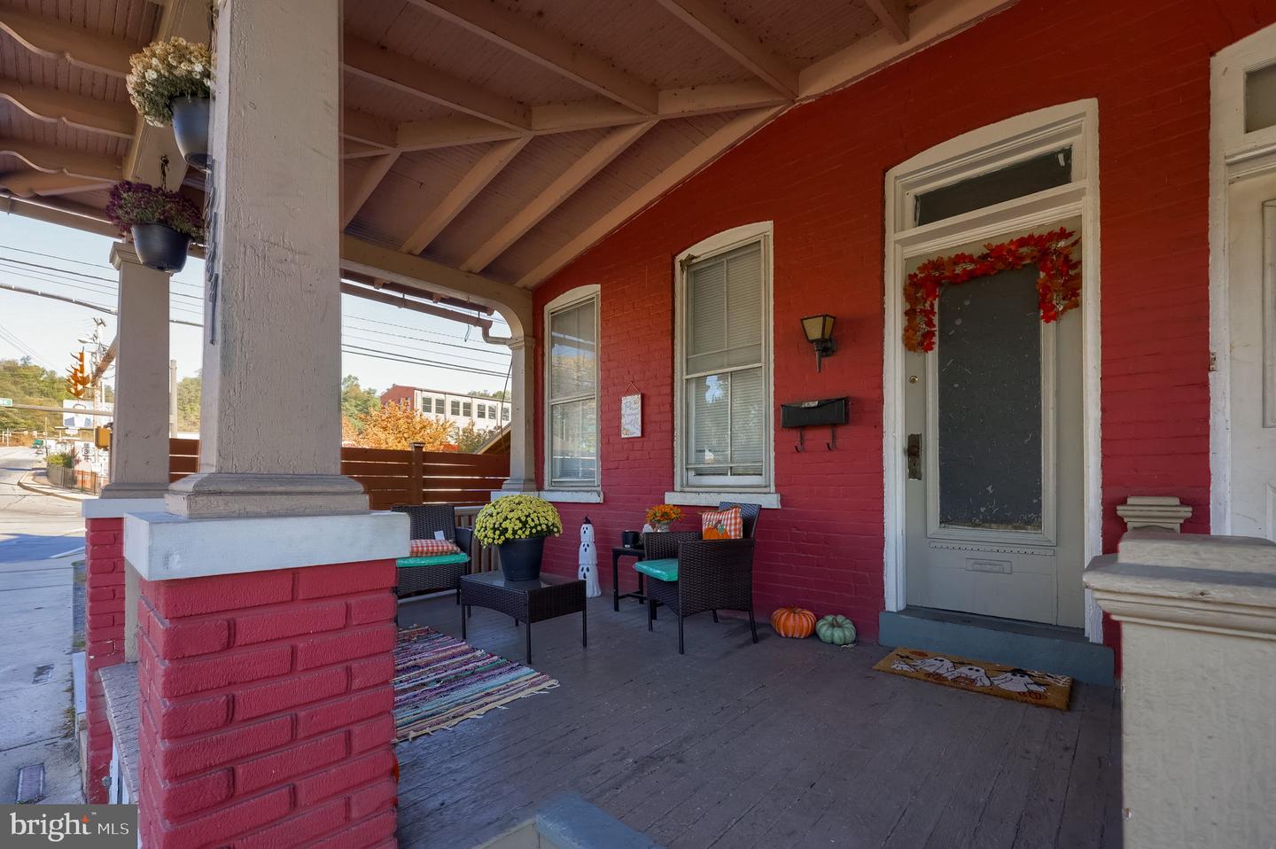 447 3rd St Property Photo 8