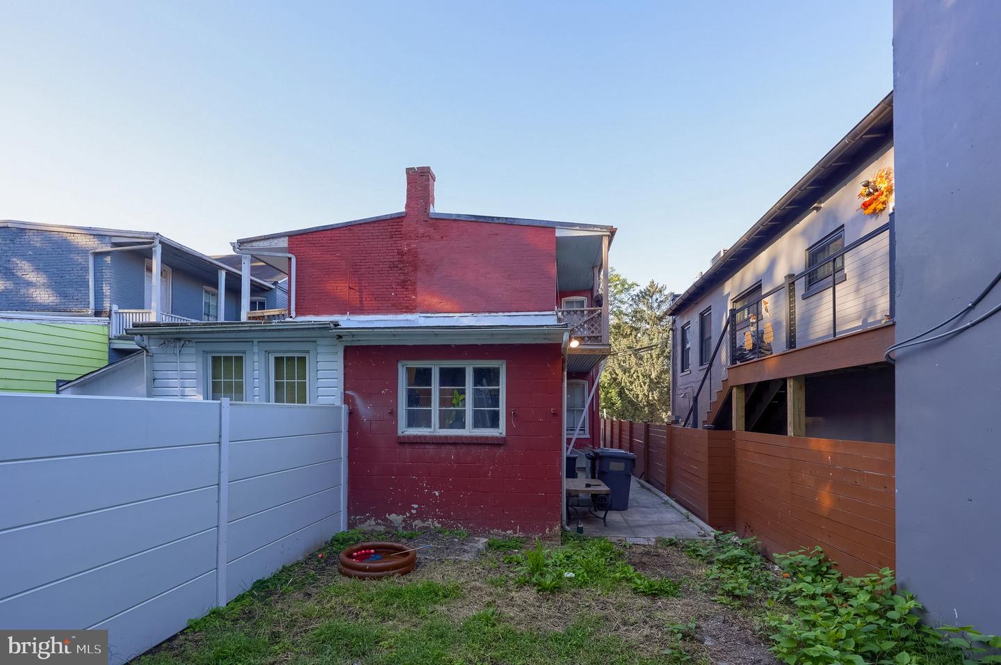 447 3rd St Property Photo 10