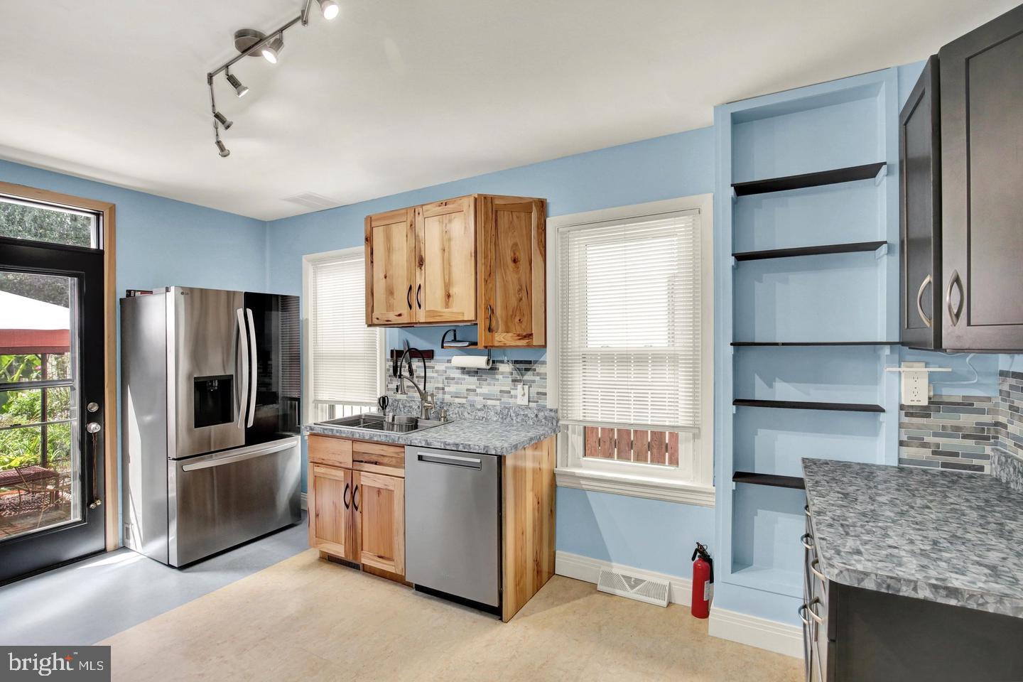 328 Lancaster Ave Property Photo 14