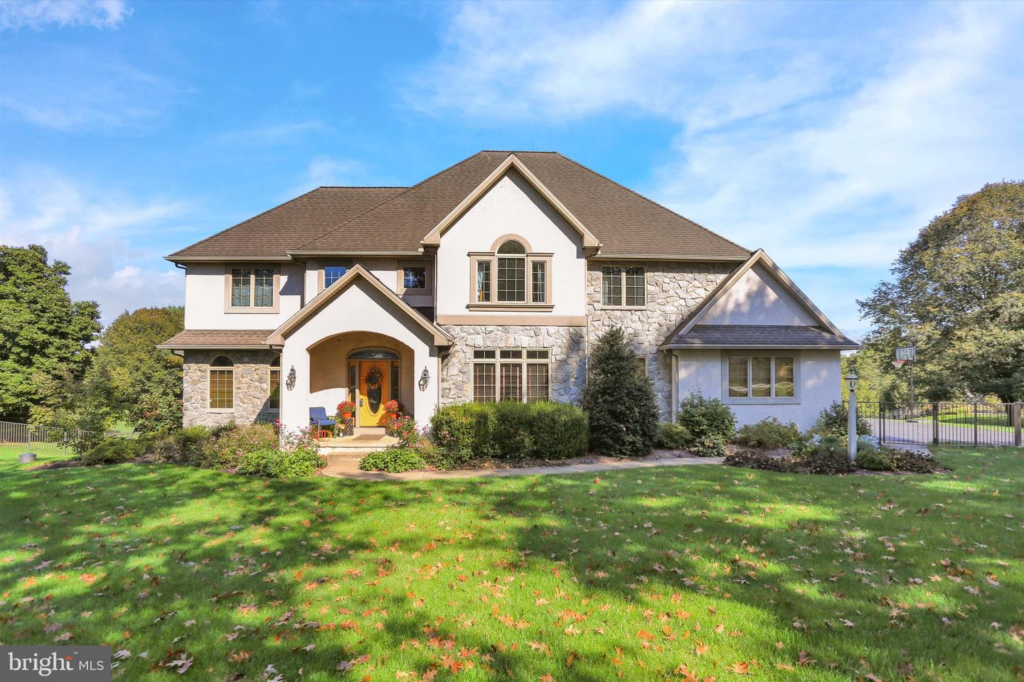 19 Deerfield Rd Property Photo 1