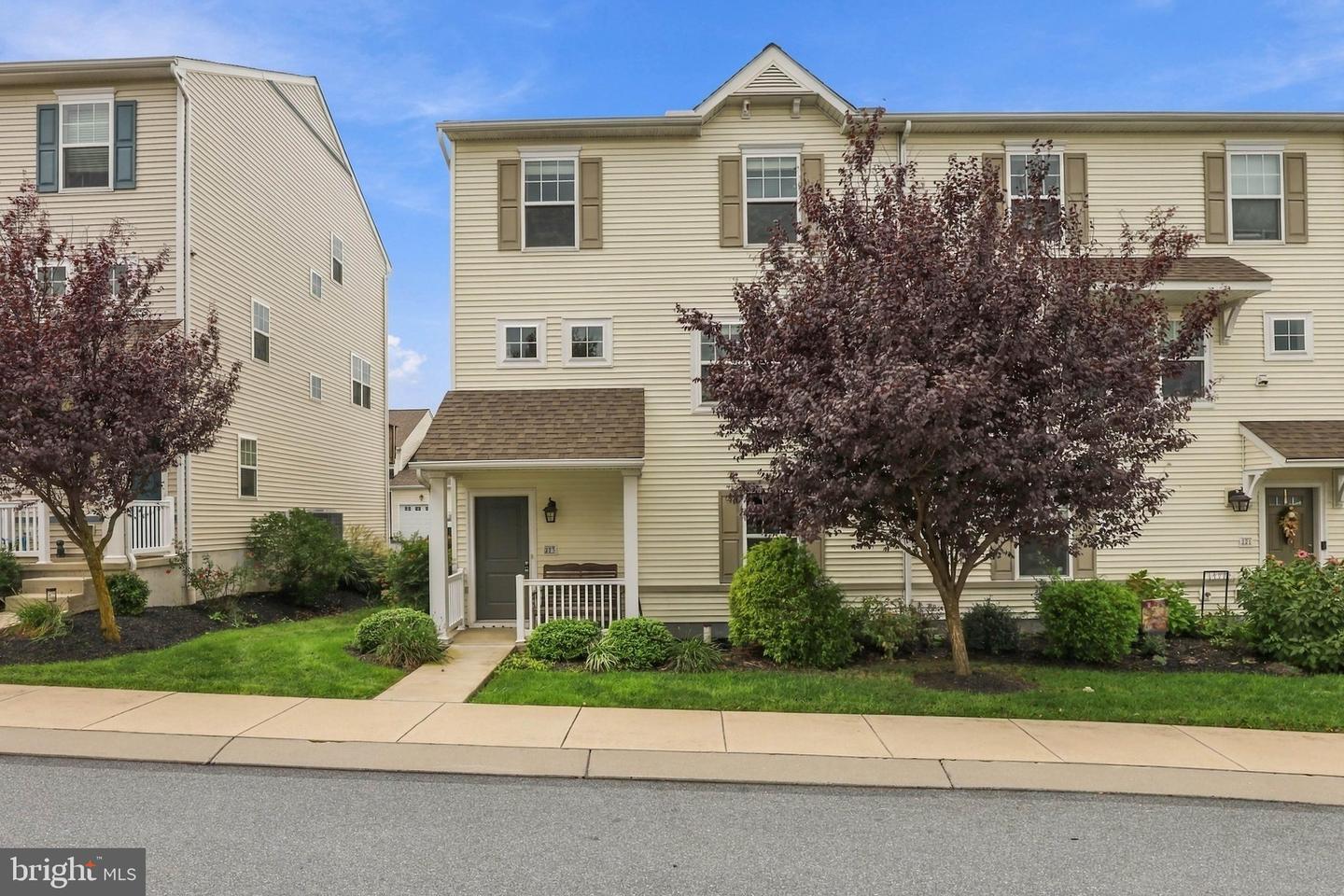 223 NORBURY CIR Property Photo 1