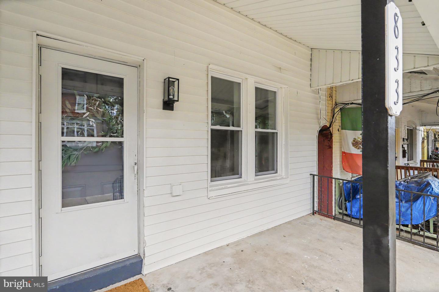 833 5th St Property Photo 4