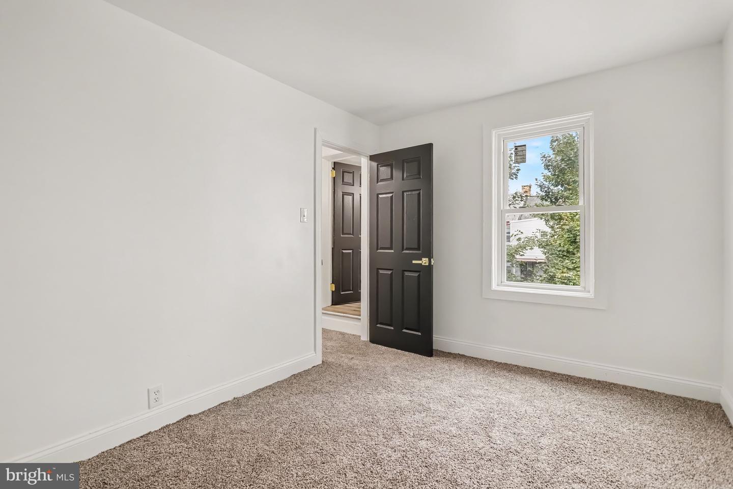 833 5th St Property Photo 18