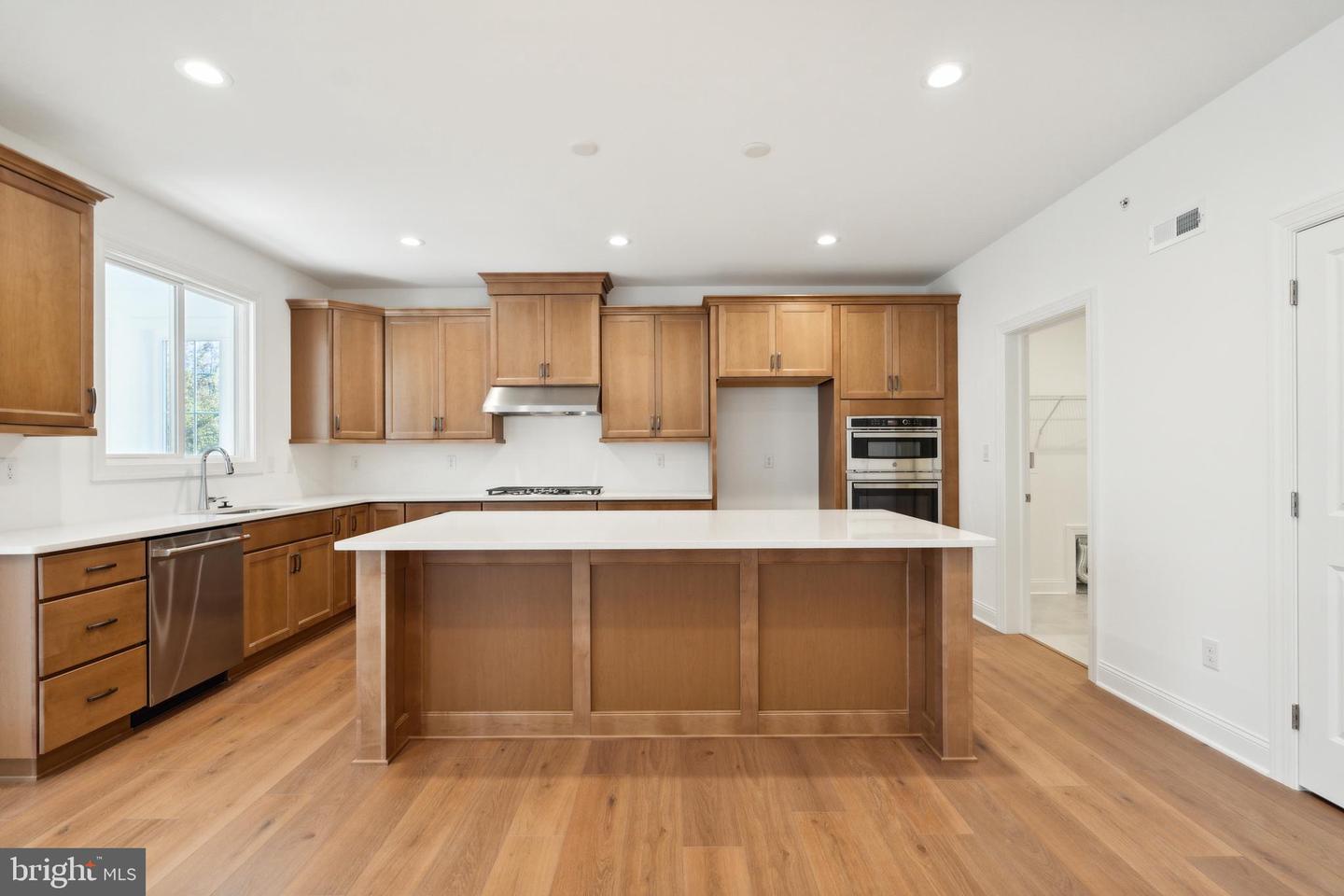 4410 Taviston Ct E Property Photo 7