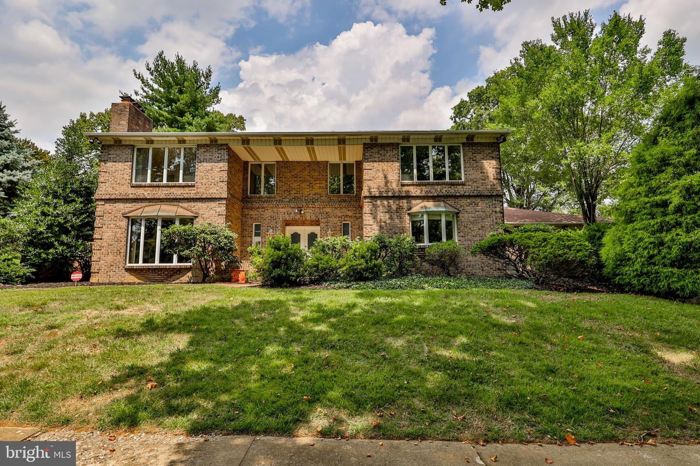 2929 W Allen St Property Photo