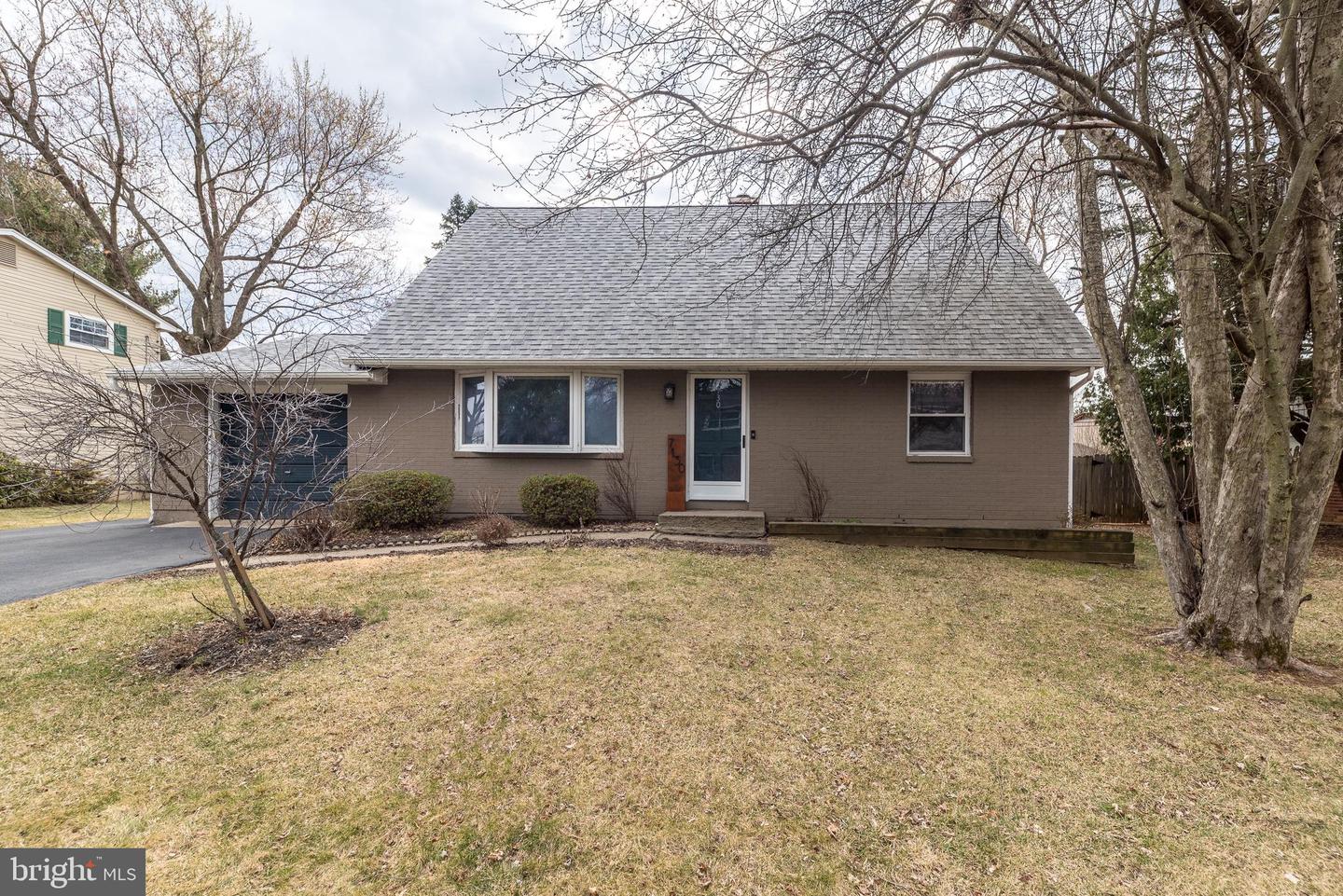 7130 Linden Rd Property Photo