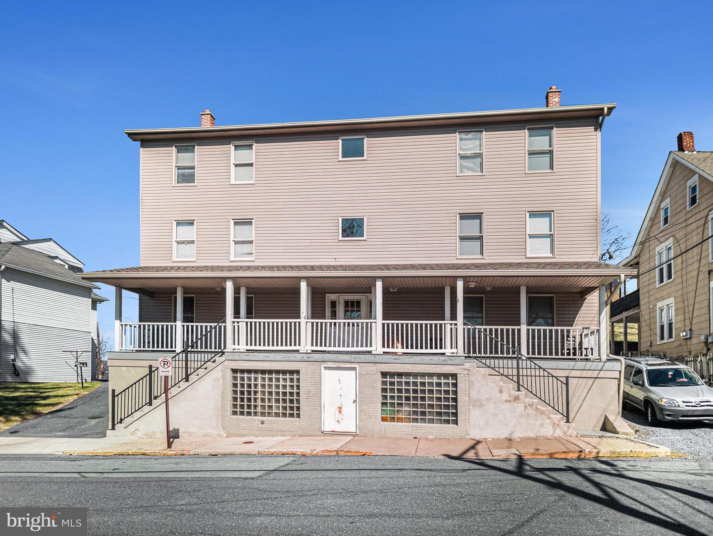 203 1st Property Photo 7