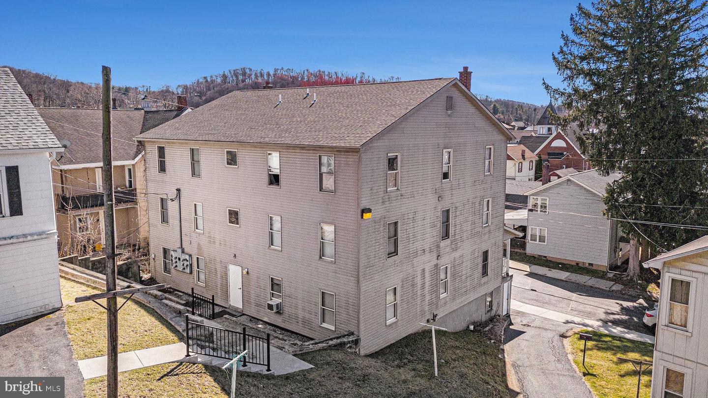 203 1st Property Photo 11