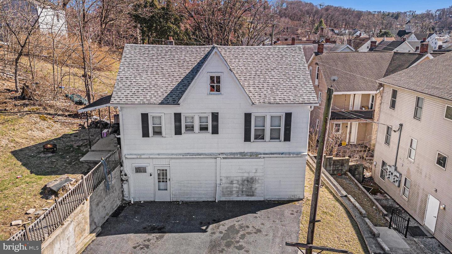 203 1st Property Photo 12