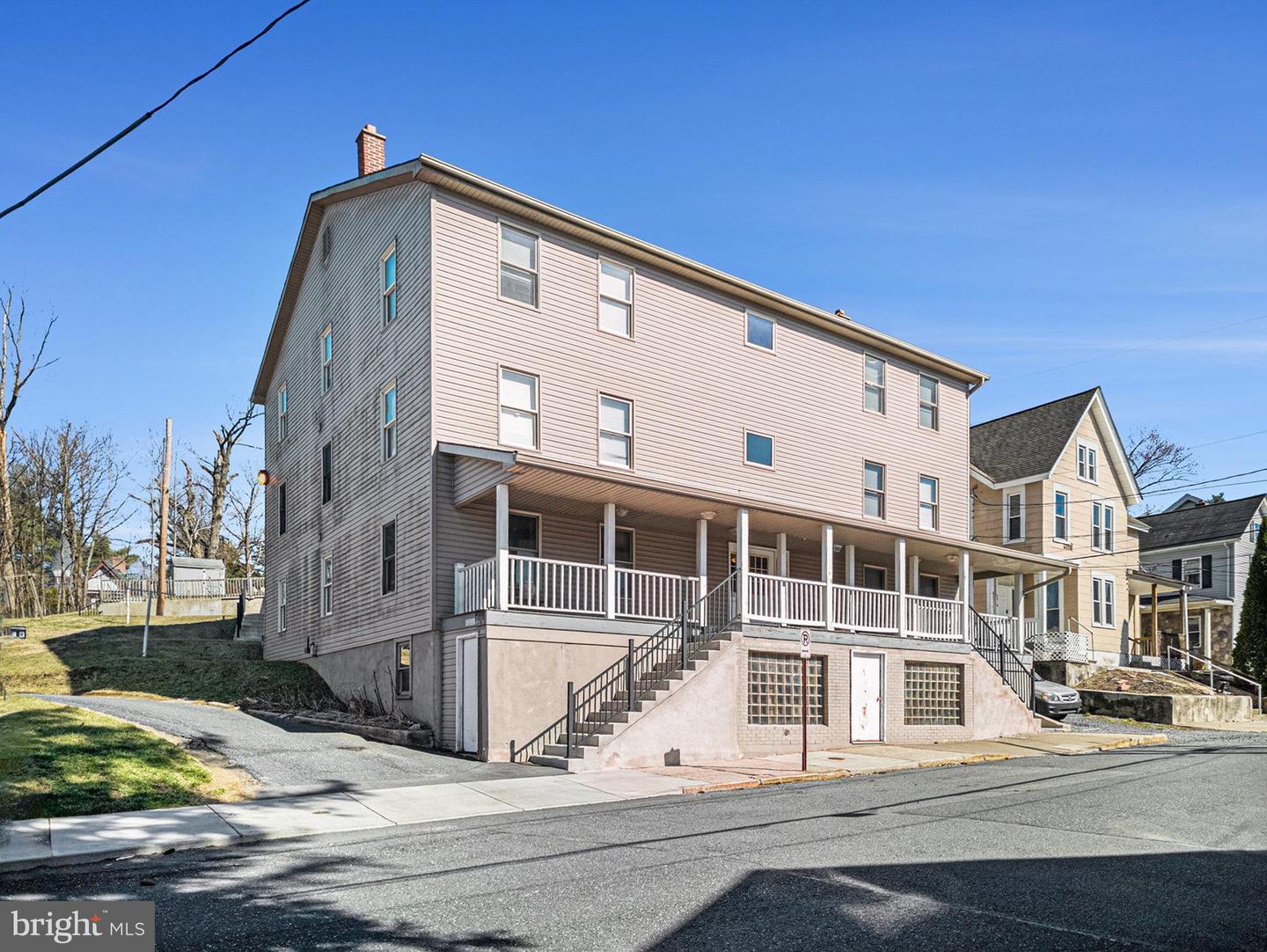 203 1st Property Photo 13