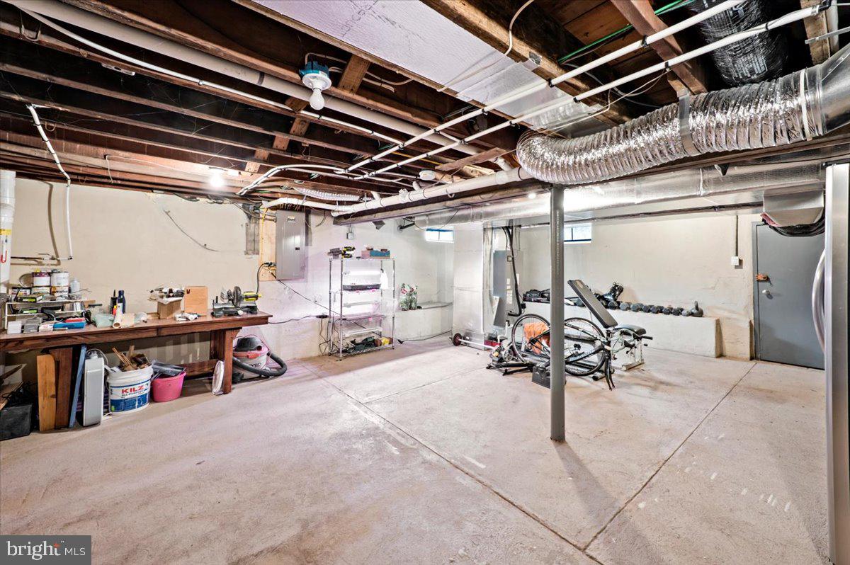 101 Eagle St Property Photo 36