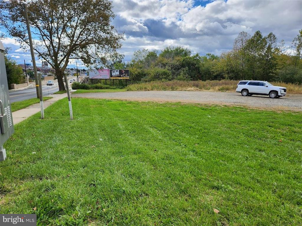 301-333 Union Blvd Property Photo 1