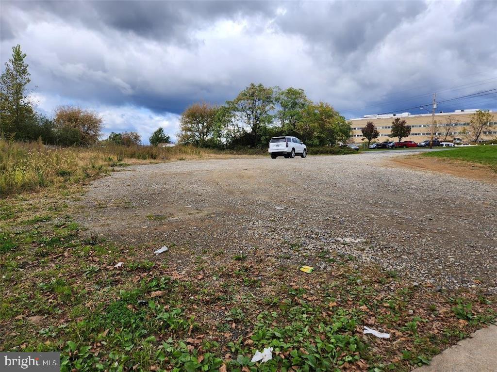 301-333 Union Blvd Property Photo 6