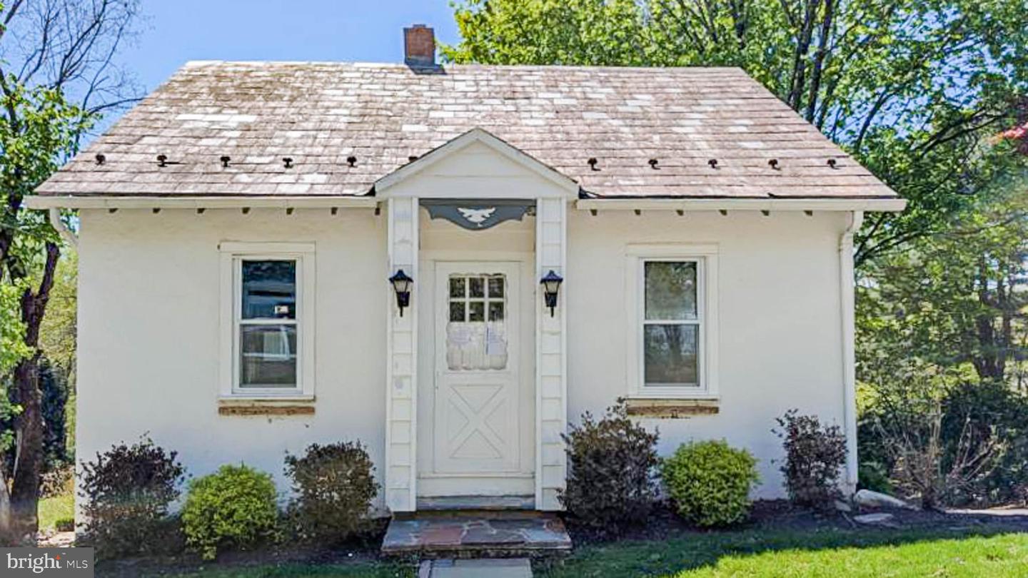 3112 HONEYSUCKLE RD