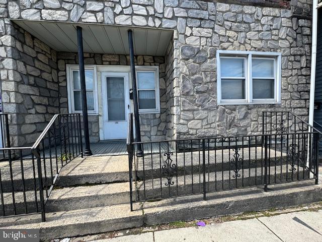 592 Main St Property Photo 4