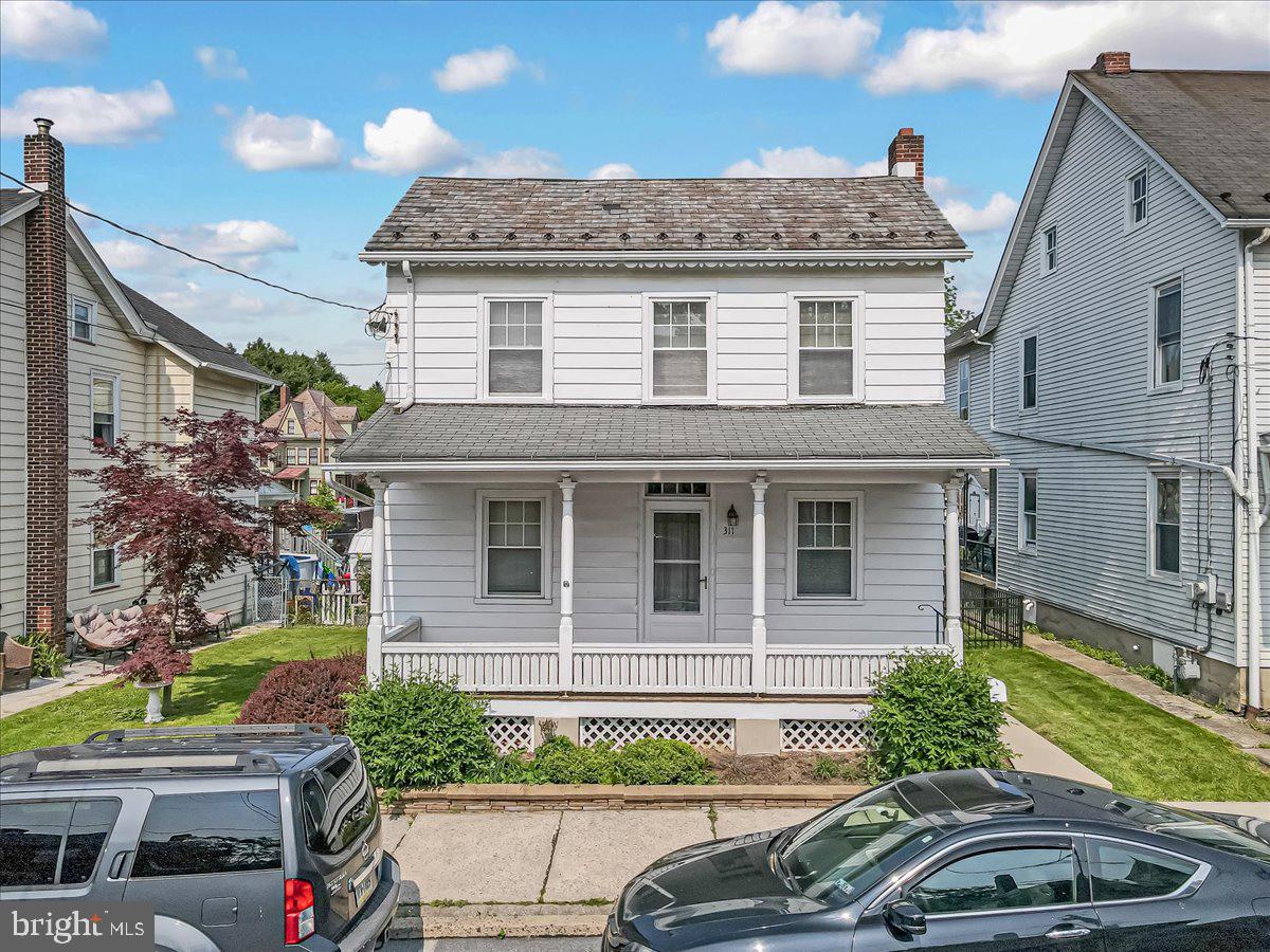 311 2nd St Property Photo 1