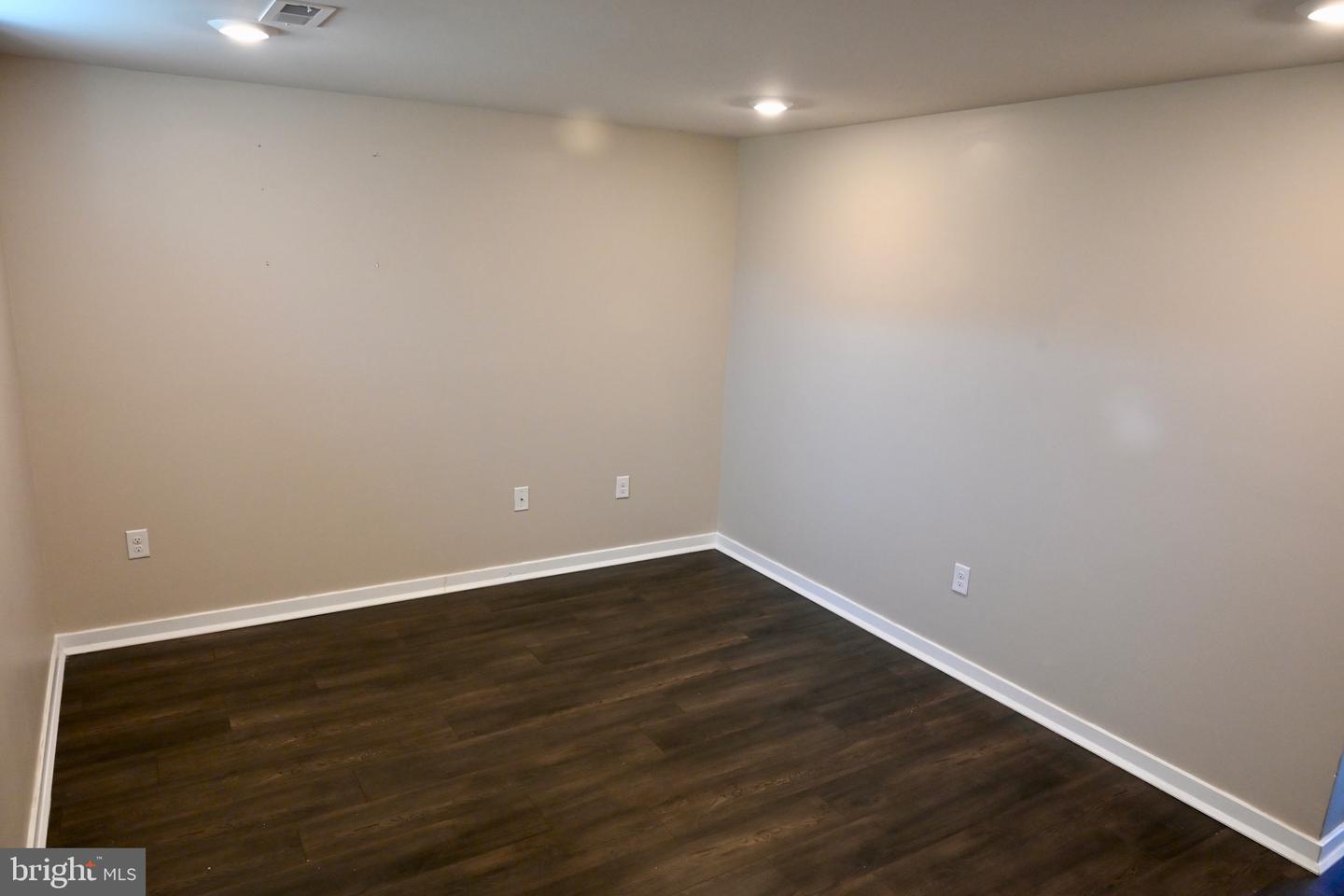 7551 Clayton Ave Property Photo 5