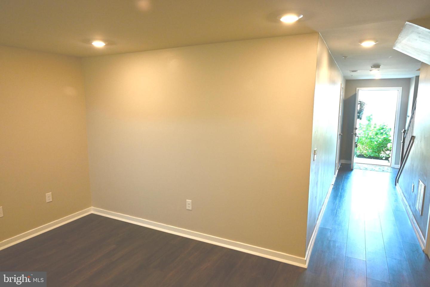 7551 Clayton Ave Property Photo 6