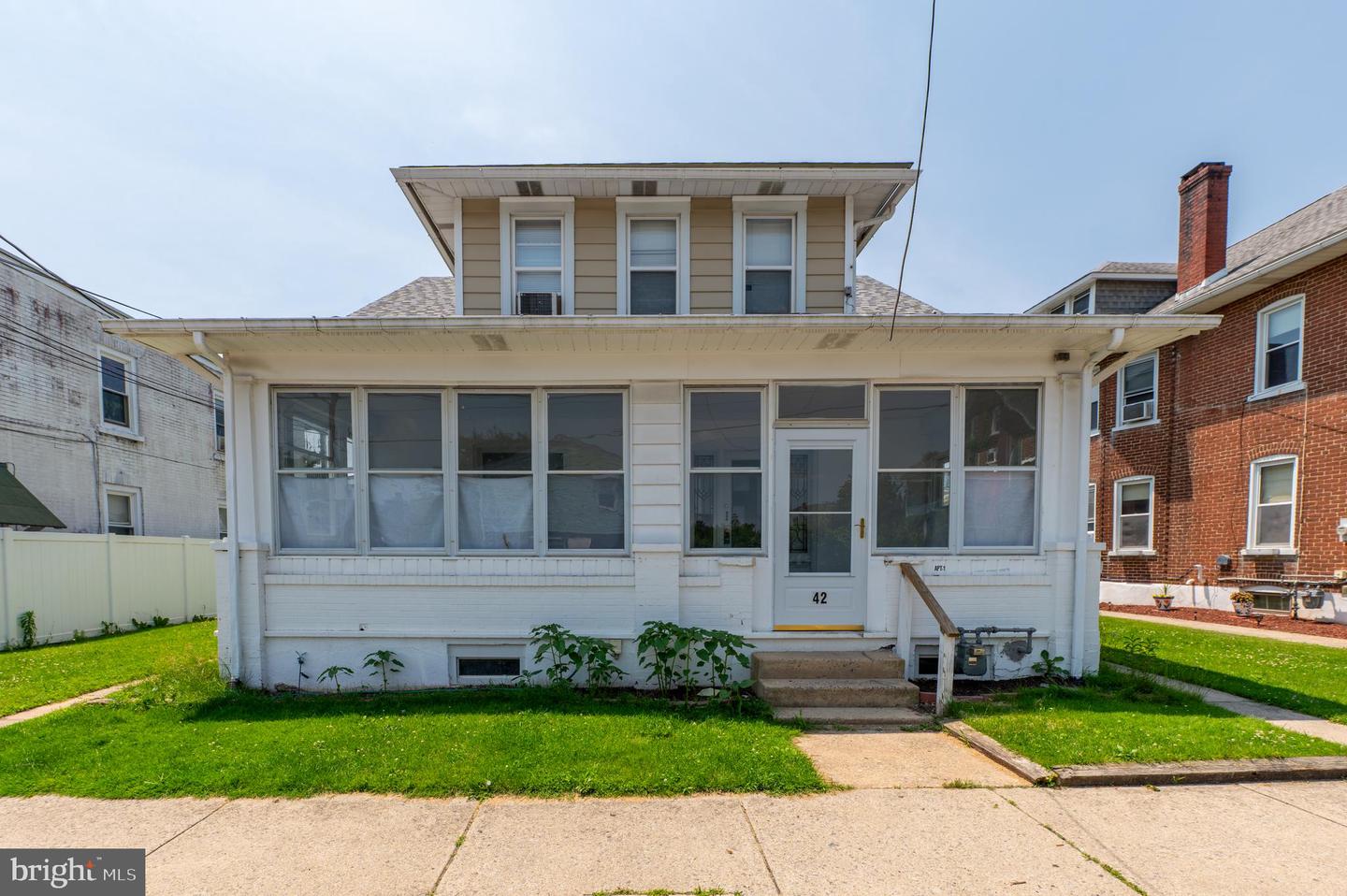 42 6th St Property Photo 1
