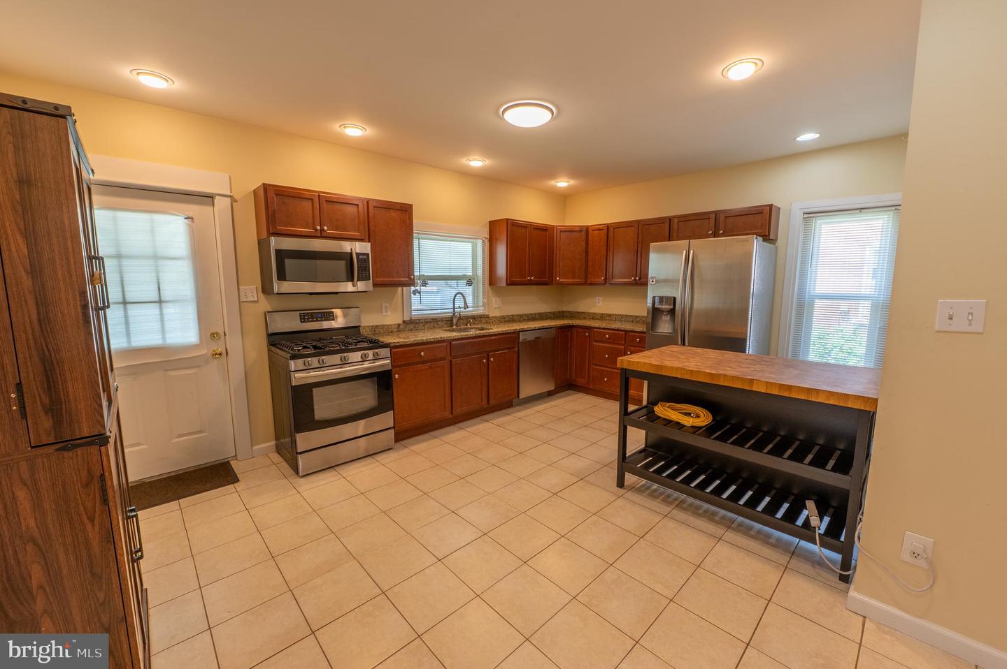 42 6th St Property Photo 3