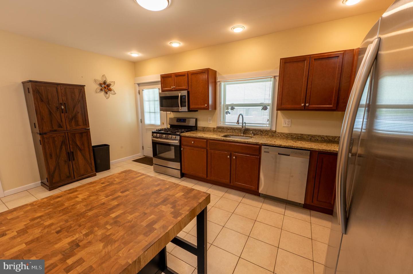 42 6th St Property Photo 4