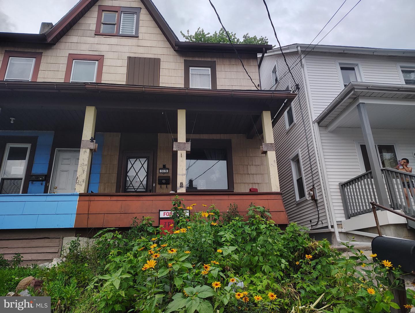 319 1st Street Property Photo 1