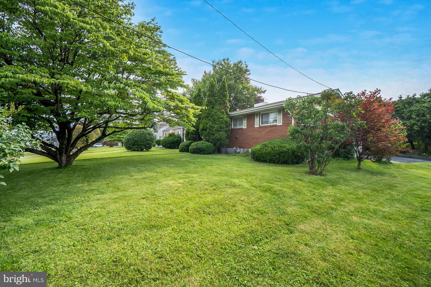 1402 Lehigh St Property Photo 1