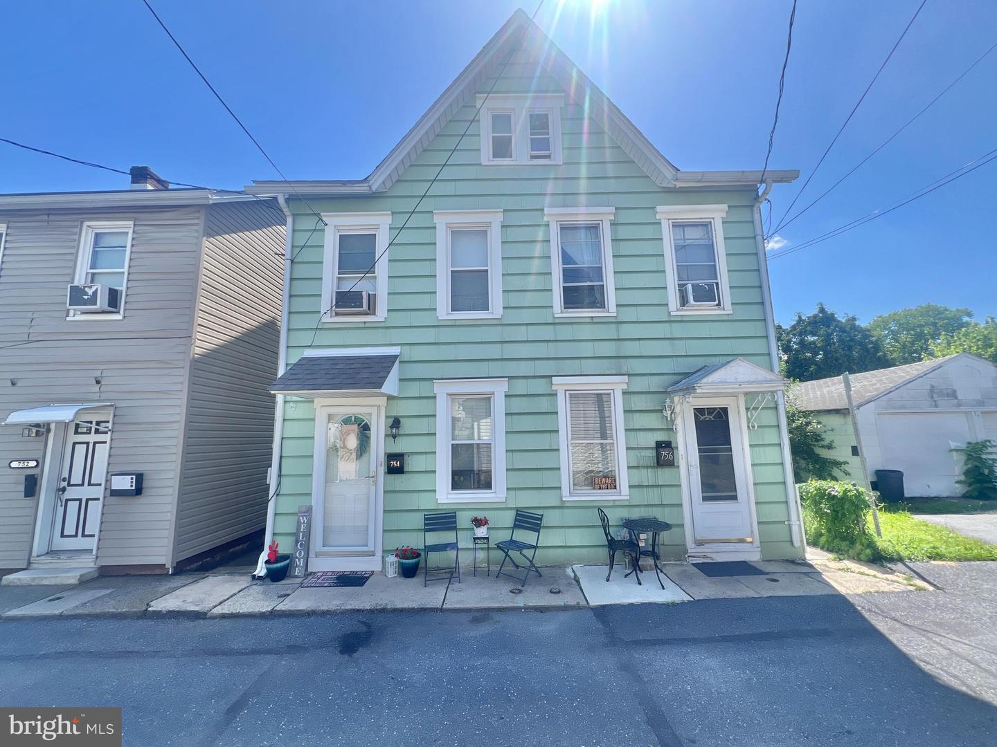 754 Limestone St Property Photo 1
