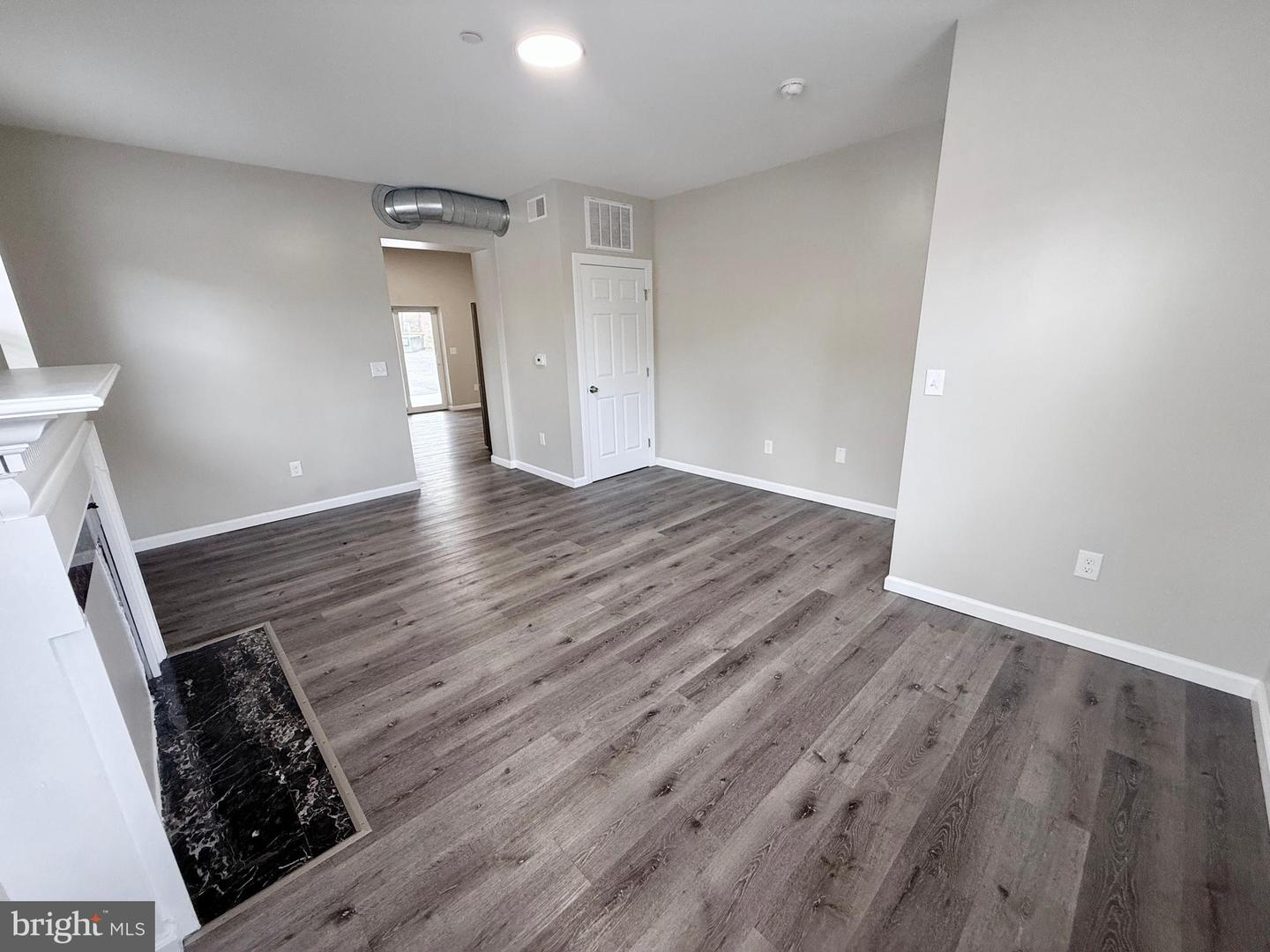801 W Broad St Property Photo 12